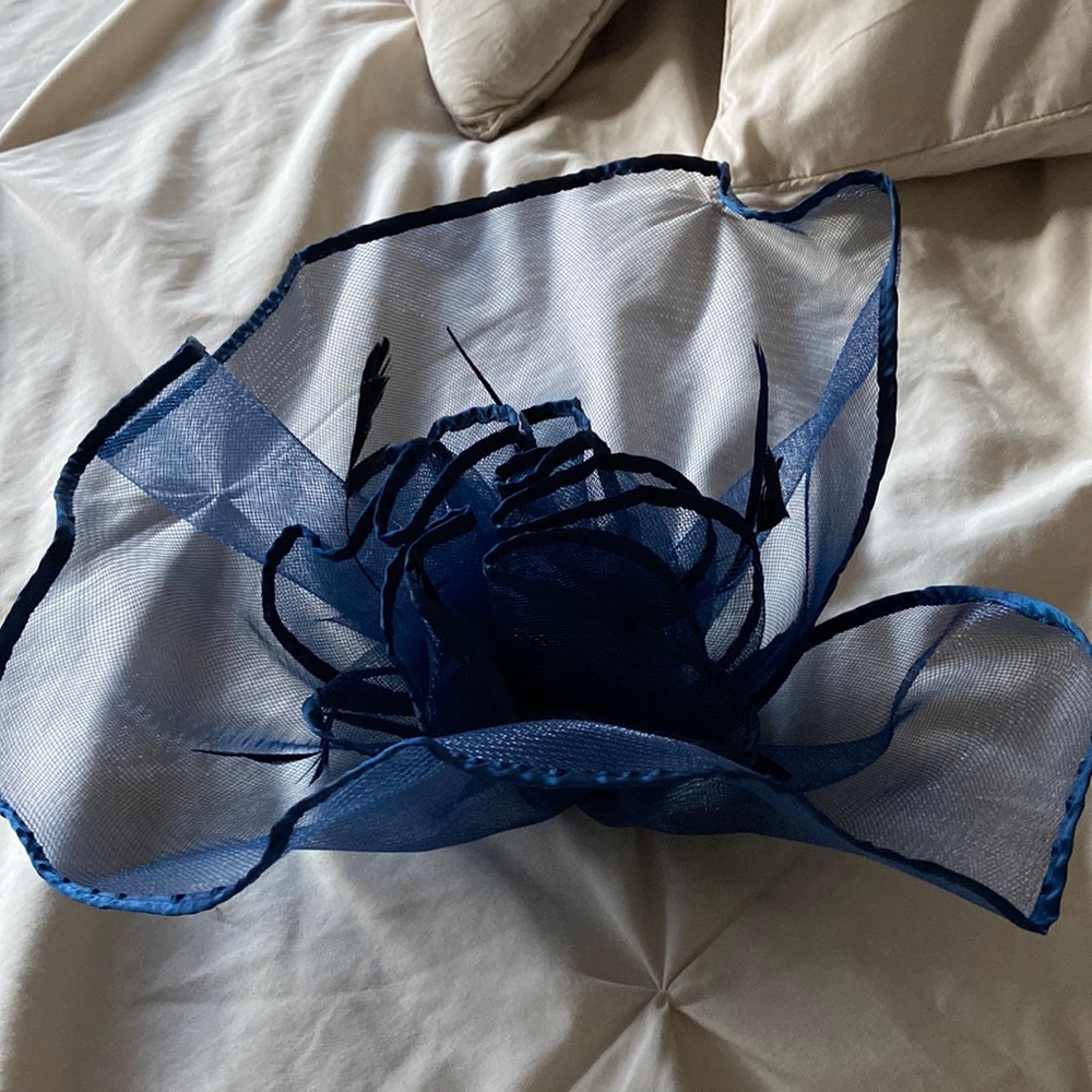 Navy clip-on fascinator